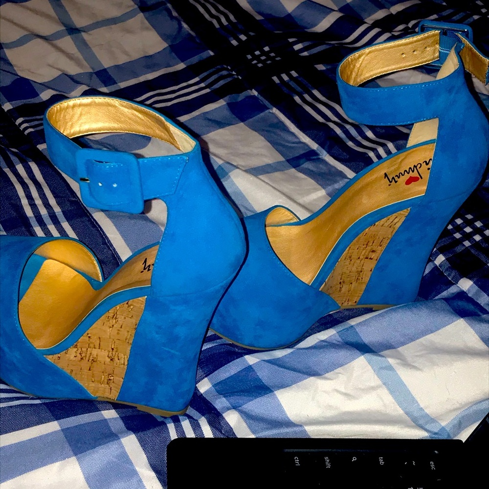 Blue wedge